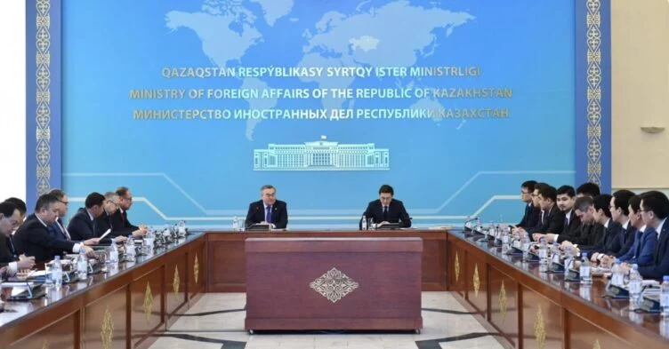 В МИД РК прошла встреча с членами Президентского молодежного кадрового резерва - изображение 1