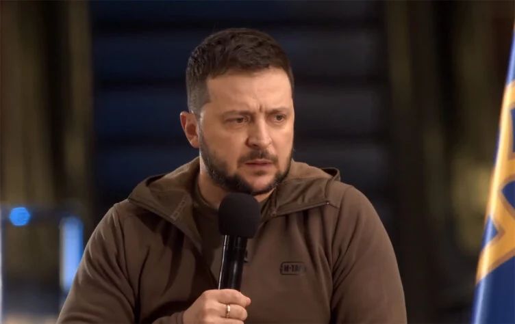 Президент Украины Владимир Зеленский провел встречу с журналистами, в ходе которой рассказал о ходе войны, которая продолжается уже два месяца. - изображение 1