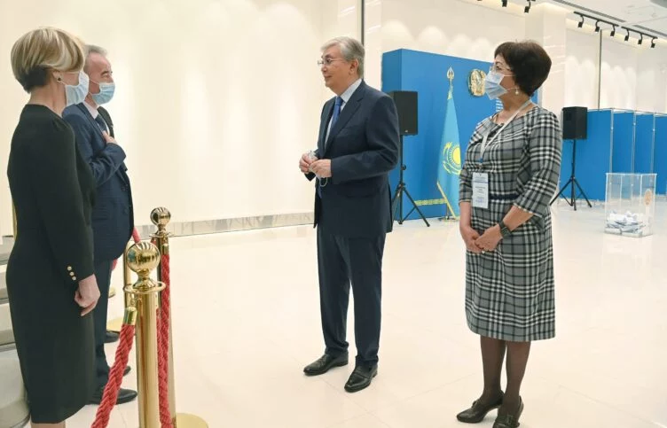 Қасым-Жомарт Тоқаев Қазақстан халқы Ассамблеясы атынан ұсынылатын мәжіліс депутатын сайлауға қатысты. Бұл туралы Ақорданың баспасөз қызметі хабарлады. - изображение 1