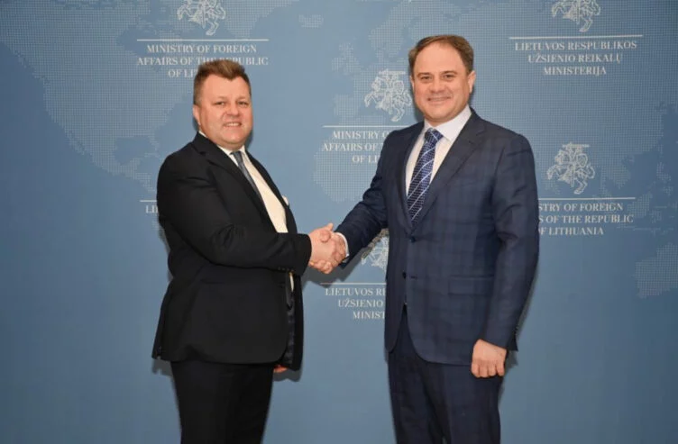 Заместитель министра иностранных дел Казахстана Роман Василенко и Вице-министр иностранных дел Литвы Мантас Адоменас провели 8-е политические консультации между внешнеполитическими ведомствами Казахстана и Литвы. - изображение 1