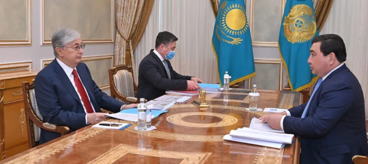 Президент страны Касым-Жомарт Токаев принял председателя Агентства по делам государственной службы Дархана Жазыкбаева. - изображение 1