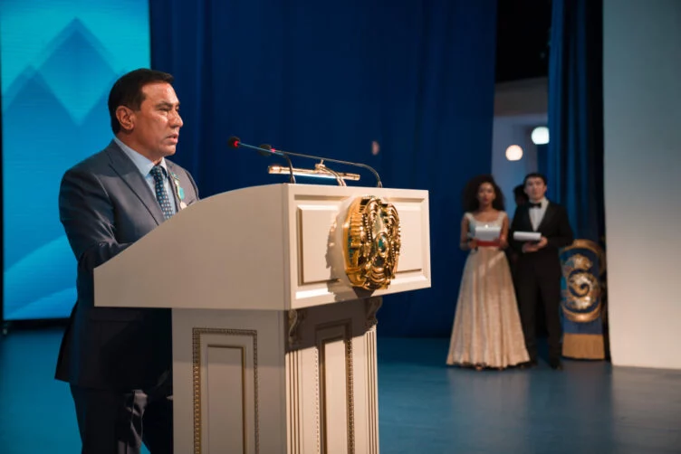 Мәжілістің жаңа депутаты Зәкіржан Күзиев Қазақстан халқына ант берді. - изображение 1