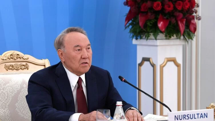 Еуропалық құқық және адам құқықтары сараптамалық институтының директоры және конституциялық түзетулер жөніндегі жұмыс тобының мүшесі Марат Бәшімов Ата заңнан тұңғыш президент туралы нормалар толығымен алынып тасталатынын мәлімдеді. - изображение 1
