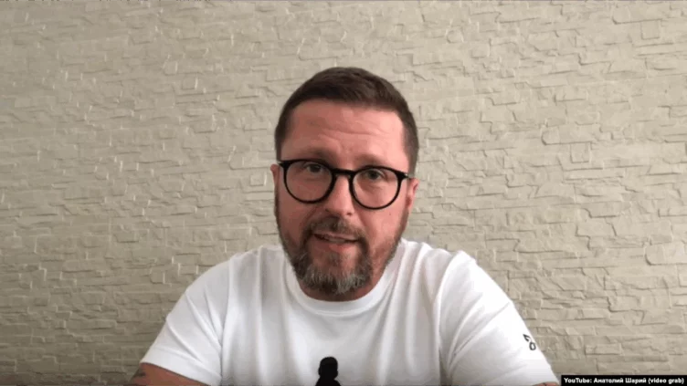 Служба безопасности Украины сообщила, что в Испании был задержан украинский блогер и политик Анатолий Шарий, которого обвиняют в госизмене. Об этом сообщает exclusive.kz. со ссылкой на радио Свобода. - изображение 1