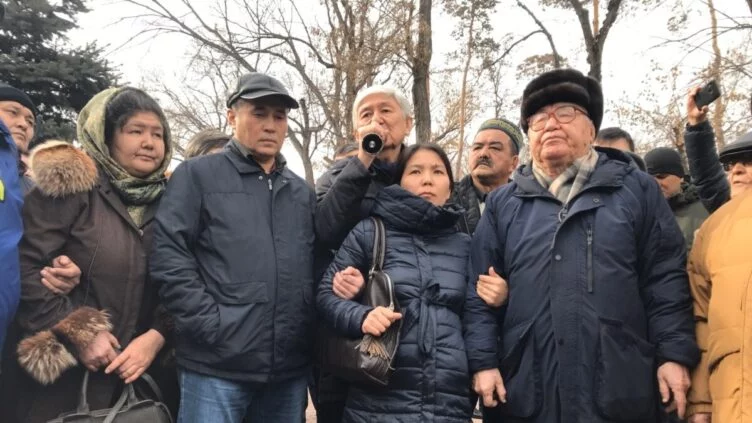 В Алматы задержали нескольких сторонников Жанболата Мамая, которые планировали провести митинг в его поддержку, сообщает Exclusive.kz. - изображение 1