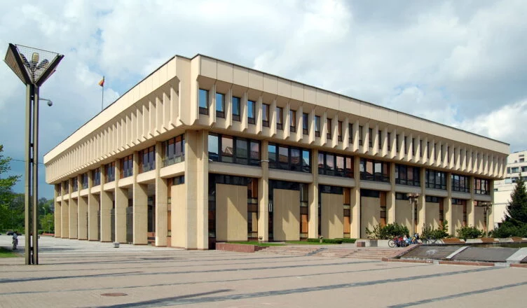 Кремлевский режим стремится уничтожить украинскую нацию, поэтому такие действия должны быть признаны геноцидом, а Россия является государством, поддерживающим и осуществляющим терроризм, заявил парламент Литвы. - изображение 1
