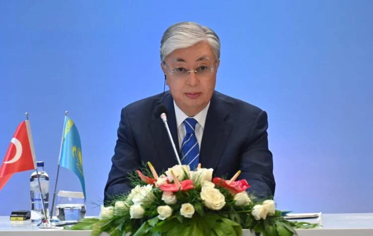 Мемлекет басшысы Түркияға сапарындағы сөйлеген сөзінде Түркияның Вице-президенті Фуат Октай мырзаның арнайы келіп отырғанын айтып, оған өз ризашылығын білдірді. - изображение 1