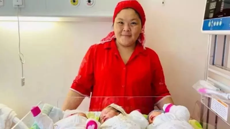 Изображение 1 для Шымкентте бес баланың анасы үшем дүниеге әкелді, жаңа туған нәрестелер мен босанған әйел қалалық перинаталдық орталықтан шығарылды.