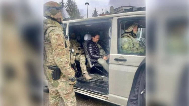 Қайрат Сатыбалдыұлы Дубайға ұшпақ болған сәтінде ұсталған еді. Ұшақ бортынан шамамен 1,5 миллиард доллар табылған. Бұл туралы abzhannews телеграм-арнасы хабарлады. - изображение 1