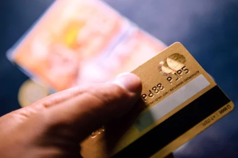 Получить карты Visa и MasterCard в Казахстане проблематично для россиян - изображение 1