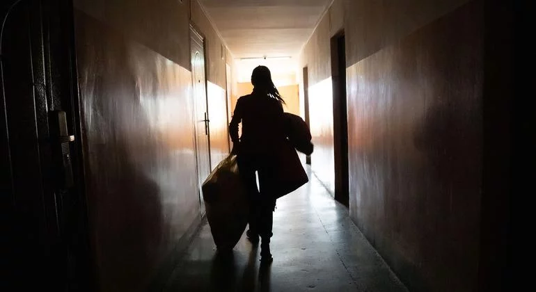 Изображение 1 для Из Управления ООН по делам беженцев сообщают о печальной статистике: число людей, вынужденных покинуть свои дома, впервые достигло отметки в сто миллионов. Эксперты УВКБ связывают такой рост с войной в Украине и другими конфликтами.