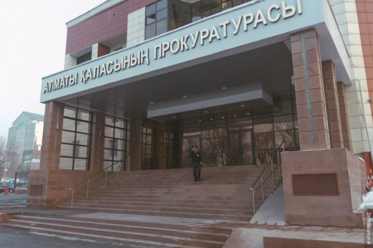 Прокуратурой Алматы в адрес Департамента по управлению земельными ресурсами города внесено представление об устранении нарушений законности при изъятия части земельного участка Казахского национального университета имени Аль-Фараби. - изображение 1