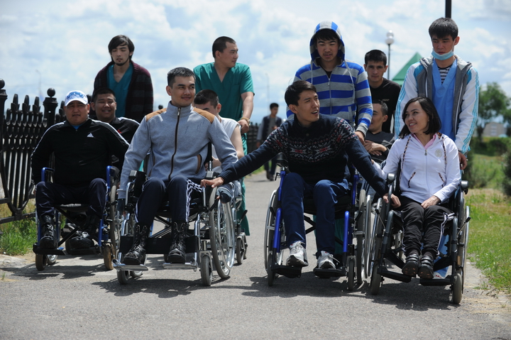 Инвалиды 1 группы казахстана. Туризм для людей с ограниченными возможностями. Дети в Казахстане инвалиды. Туризм для людей с инвалидностью. Инвалиды Узбекистана.