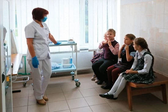 Қазақстанда оқушыларға медициналық көмек көрсетуді ұйымдастыру стандарты әзірленеді. Бұл туралы Үкімет отырысында Денсаулық сақтау министрі Ажар Ғиният мәлімдеді. - изображение 1