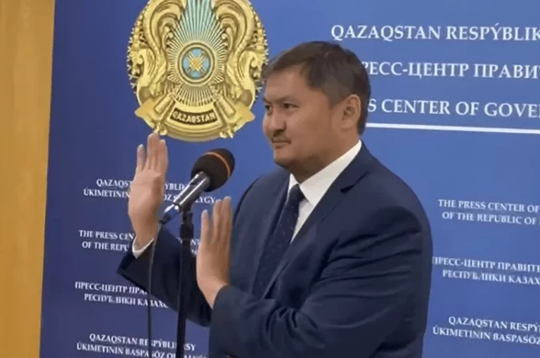 Министр Нурбек про обвинения в свой адрес: Я был вынужден находиться на митинге - изображение 1