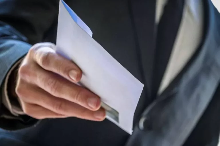 Актауский чиновник оштрафован почти на 30 млн тенге - изображение 1