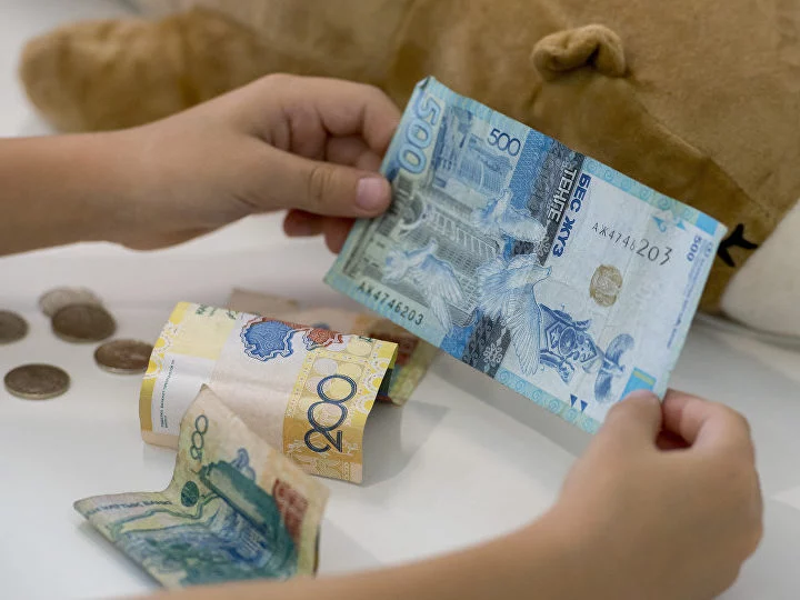 Пособие по уходу за ребенком предлагают продлить до 1,5 лет - изображение 1