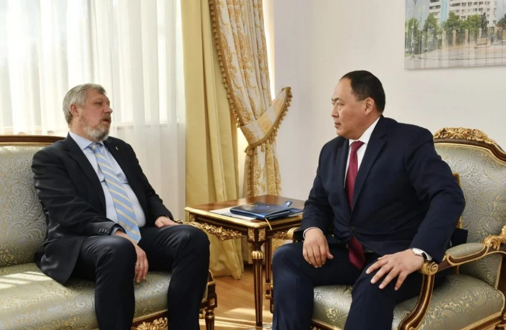 Изображение 2 для Посла Украины в Казахстане предлагают депортировать из страны