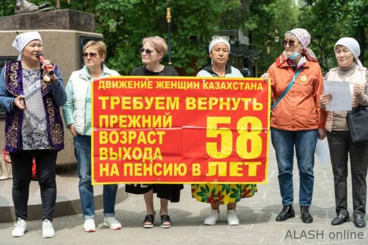Петиция за снижение пенсионного возраста женщин собрала более 800 тысяч подписей  - изображение 1