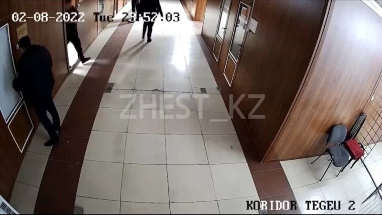 Түркістан облысында полицейлер ұсталған азаматты азаптаған - изображение 1