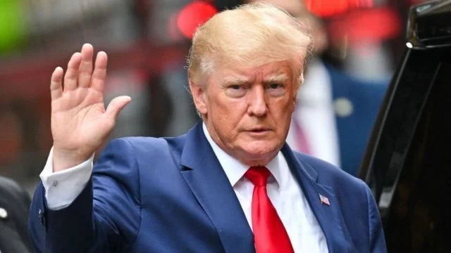 Трамп призвал ФБР вернуть изъятые из его резиденции документы - изображение 1