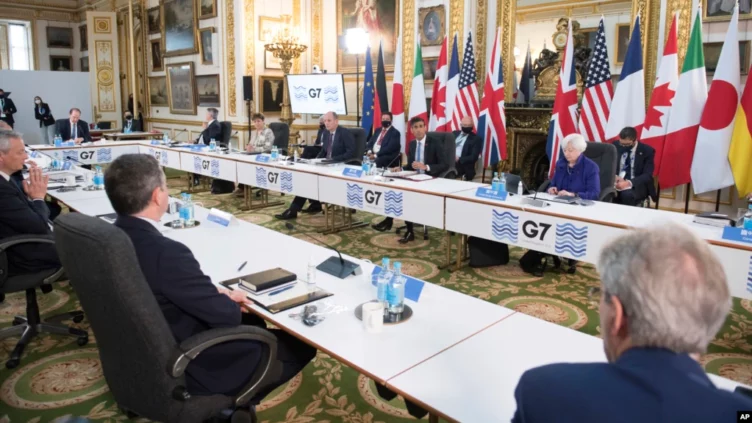 Министры финансов G7 договорились установить предельную цену на российскую нефть - изображение 1