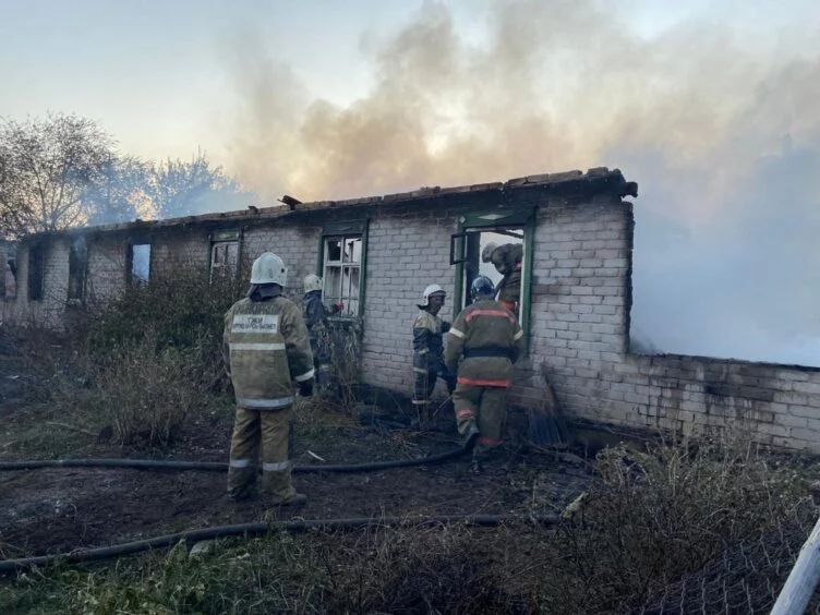 Десять человек пострадали при пожаре в Костанайской области - изображение 1