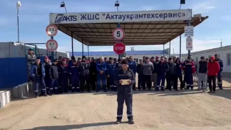 Маңғыстаудағы мұнайшылар  Республика күніне орай ақшалай төлем талап етті - изображение 1