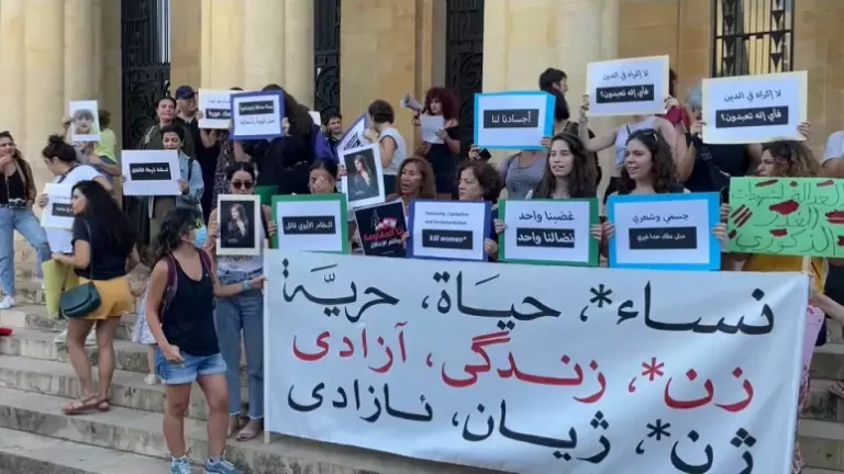 Акции в поддержку женщин Ирана проходят по всему миру - изображение 1
