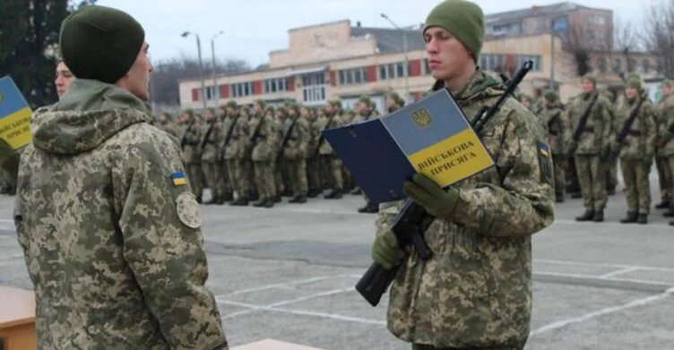Украина: Зеленский әскерге шақыру науқанын тоқтатты - изображение 1