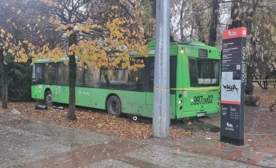 Изображение 2 для 19 человек пострадало в результате ДТП в Алматы