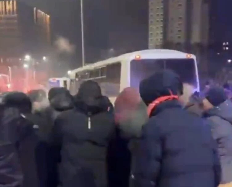 Около 300 человек вышли на митинг в Астане - изображение 1