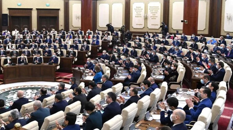 Парламент мәжілісіндегі үш партияға жыл сайын 8 млрд теңге бөлінеді - изображение 1