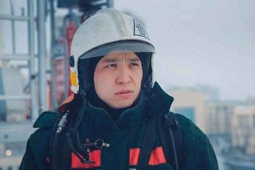 Изображение 1 для Елордада 3 адамды құтқарған өрт сөндіруші жансақтау бөліміне түсті