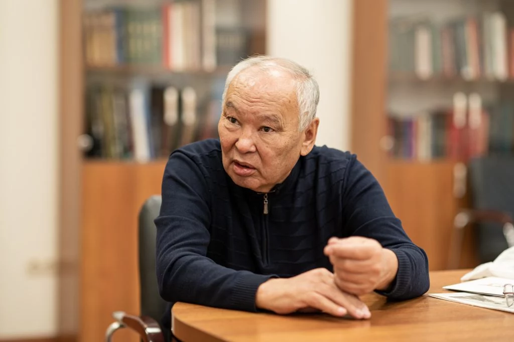 Изображение 1 для Сагымбай Козыбаев: Журфаки в Казахстане – это полная профанация