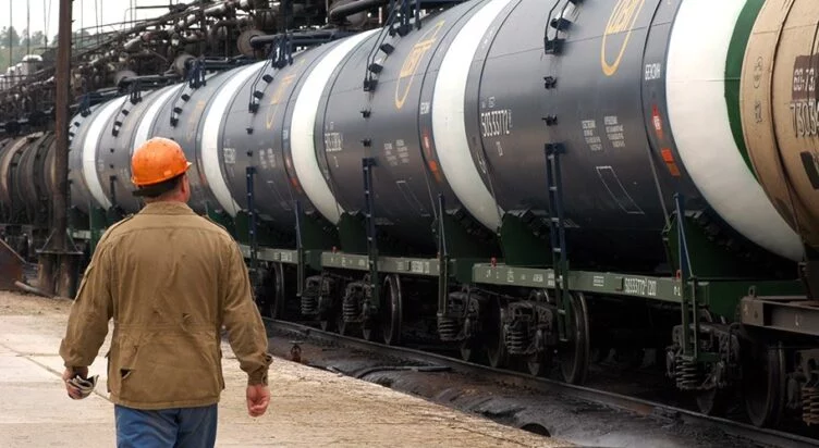 Поставки нефти из РФ в Северную Европу снизились на 90% с февраля - изображение 1