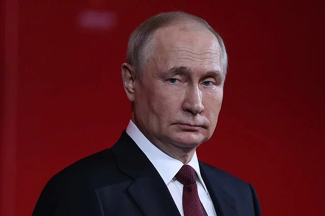 Путин разрешил чиновникам не публиковать данные о доходах во время войны в Украине - изображение 1