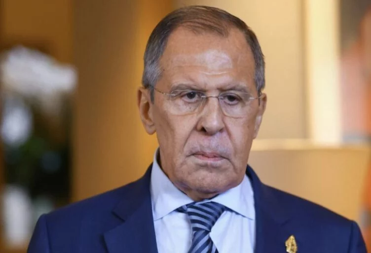 Лавров считает, что России и Казахстану пора отходить от расчетов в долларах и евро - изображение 1