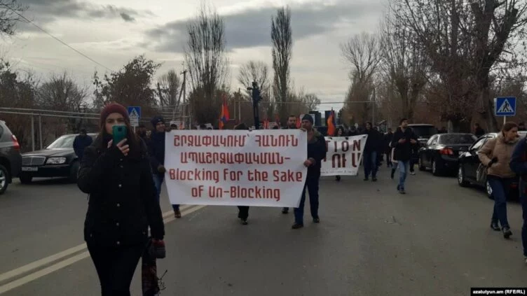 В Армении на акции протеста у российской базы задержаны 100 человек - изображение 1