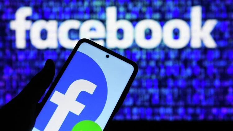 Владельцу Facebook и Instagram грозит штраф около 400 млн евро - изображение 1