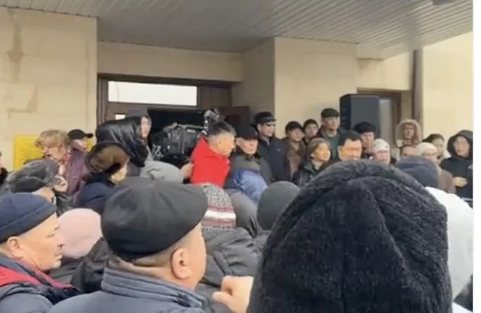 Шамалғанда газ бағасына наразы жұрт әкімдікке келді - изображение 1