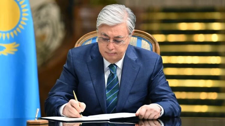 Жемқорлық, вандализм: Президент бірнеше заңға қол қойды - изображение 1