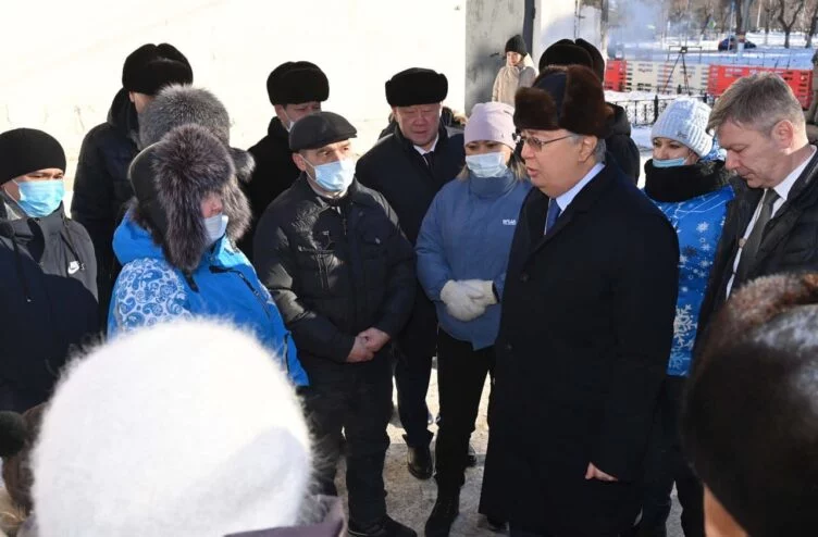 «Арнайы келдім»: Тоқаев Рудныйдағы құбыр жарылған орынға барды - изображение 1