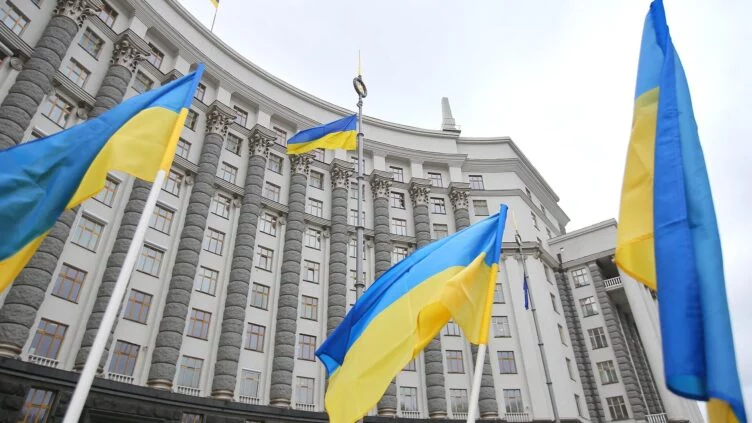 В Украине чиновникам запретили выезжать за границу во время войны - изображение 1