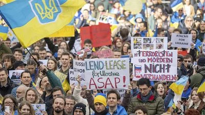 Акции за и против поддержки Украины у порога Мюнхенской конференции по безопасности - изображение 1