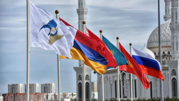 Странам ЕАЭС порекомендовали быть проще по отношению к мигрантам - изображение 1