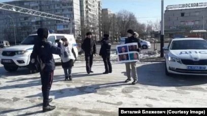 На Дальнем Востоке задерживают участников антивоенных пикетов - изображение 1
