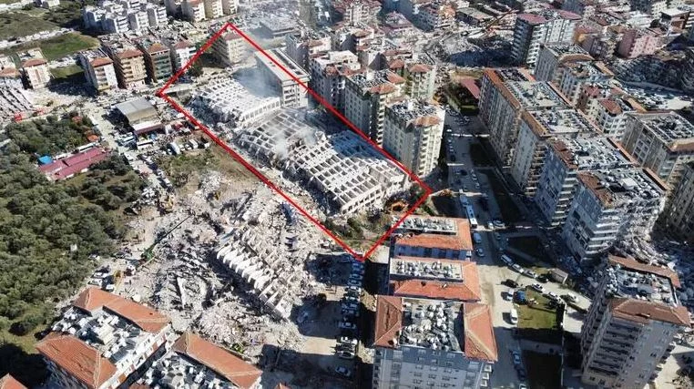 Изображение 1 для В Стамбуле задержали архитектора разрушенного при землетрясении жилого комплекса