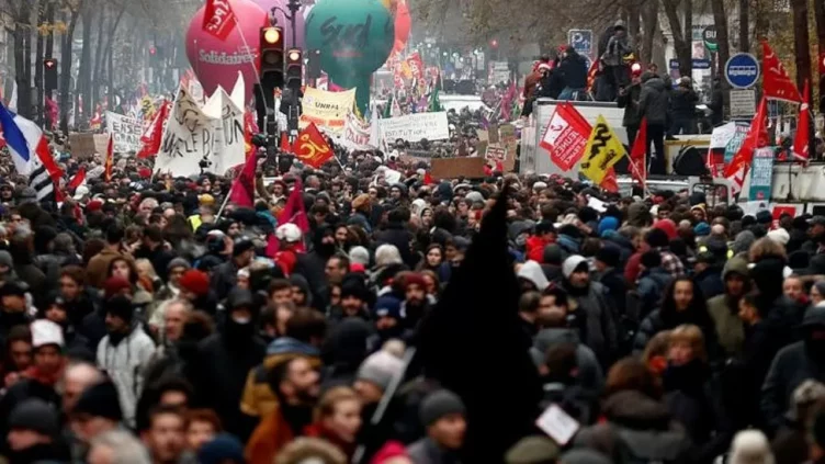 Во Франции продолжаются протесты против пенсионной реформы - изображение 1