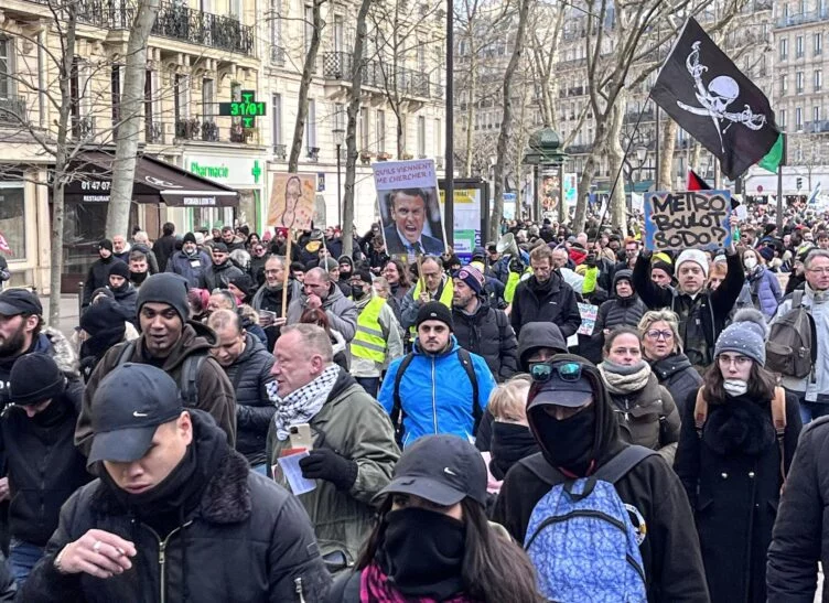 Во Франции 750 тысяч демонстрантов вышли против пенсионной реформы - изображение 1